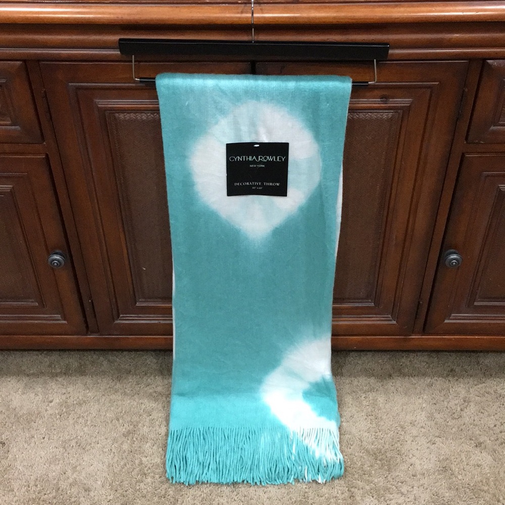 💯CYNTHIA ROWLEY💯 COLLECTION LIMITED BLANKETS LOT - Picture 3 of 4